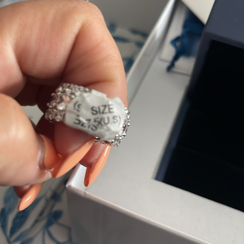 Beautiful ring size 7.5 - Picture 5 of 5